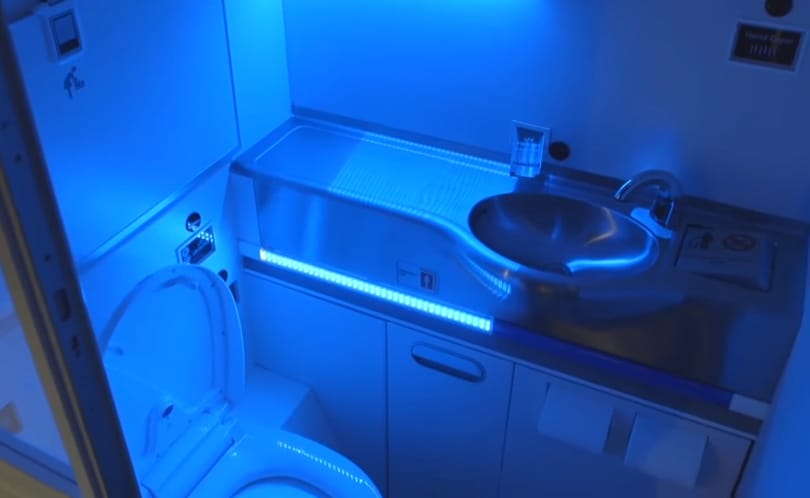Itt a WC, ami 3 másodperc alatt kitakarítja és szagtalanítja magát