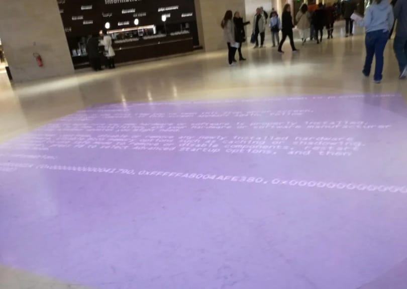 Kékhalál volt a Louvre-ban
