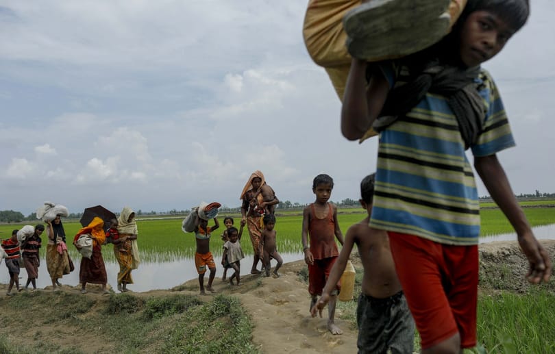 Szijjártó már a rohingya menekültek áradatától tart