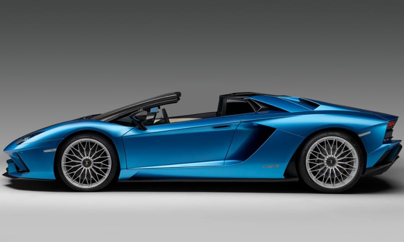 740 lóerős szupergyors kabrió érkezett a Lamborghinitől