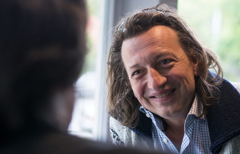 Csernus Imre hétvégente pincérkedik, de azért még alaposan kioszt mindenkit