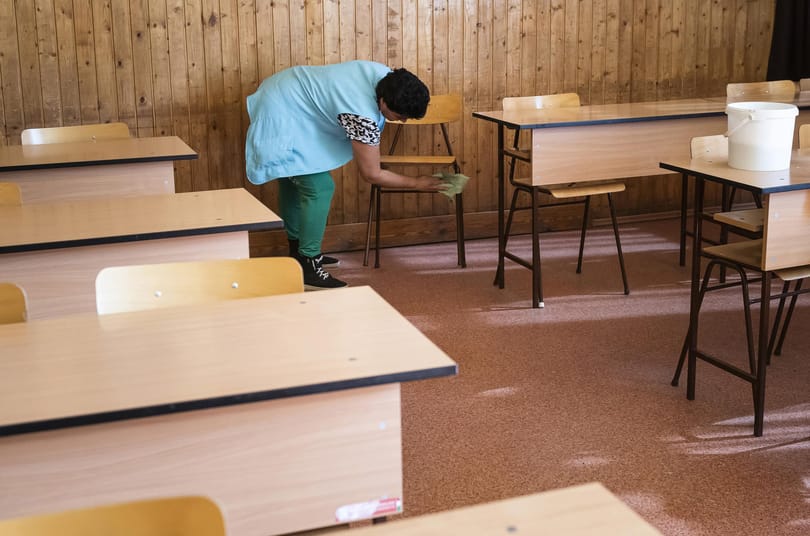 Fejenként 100 ezer forint támogatást kér az otthonról tanító pedagógusoknak a PSZ