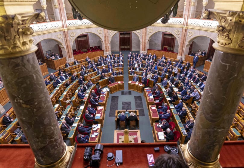 LMP-sek és jobbikosok is megszavazták a migrációt elutasító KDNP-s nyilatkozatot