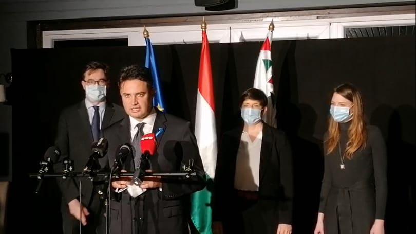Az ellenzék szerint Macron megígérte a jogállamisági mechanizmus bevezetését