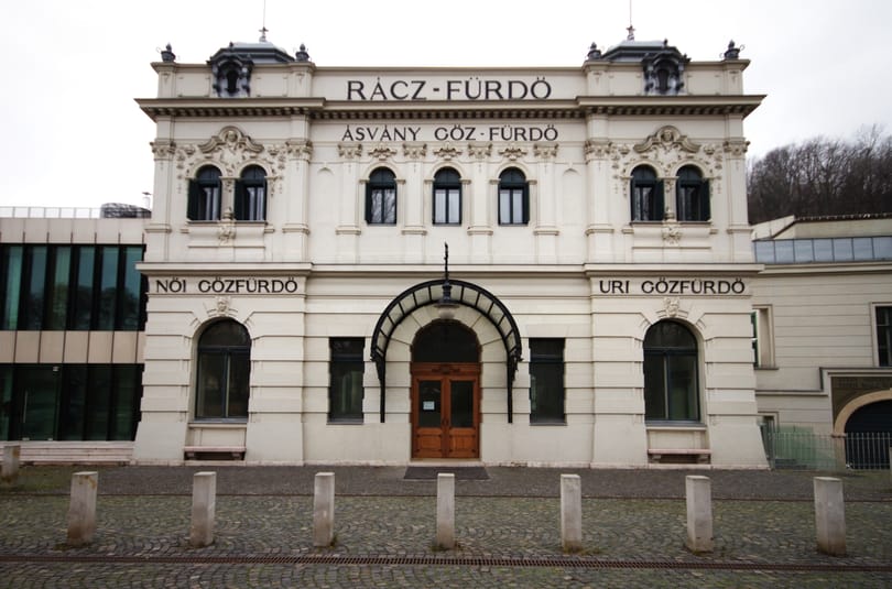 7,4 milliárd forintból venné meg a főváros a Rác fürdőt