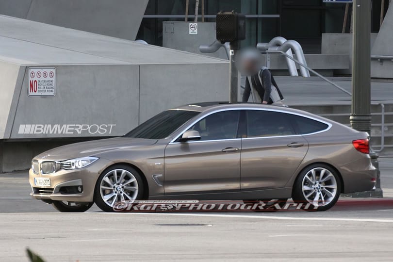 Csupaszon fotózták a BMW új túraautóját