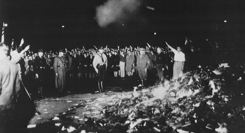 Amikor Erich Kästner végignézte, ahogy elégetik a könyveit 