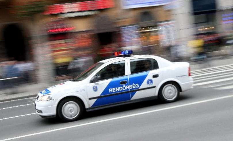 Motoros és autós ütközött a 2-es főúton