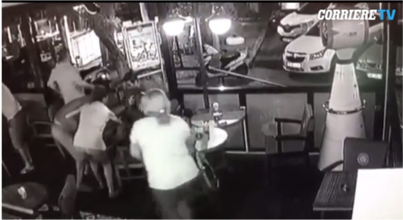 Videó: Egy török bár kamerája felvette a földrengés pillanatait
