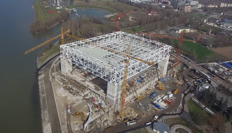 Videó: Légifelvételen mutatják be a vizes vb-re épülő arénát