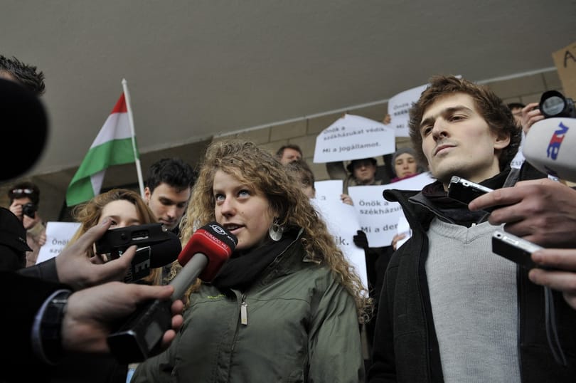Így hagyták futni a Fidesz-székház védőjét