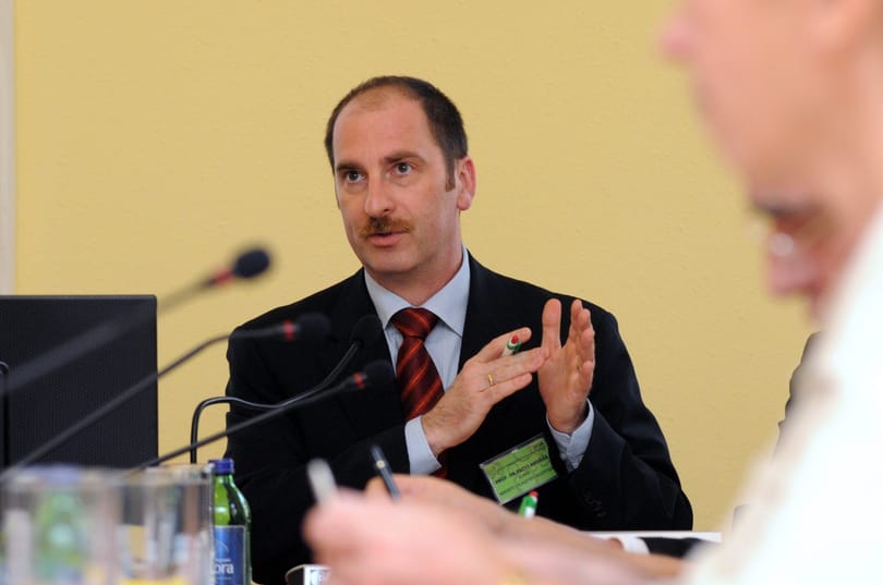 Kiakadt az NVB-elnök vezetői posztjainak firtatásán