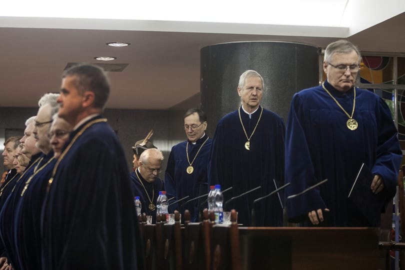 Már készül a kormányzati kommunikáció az Ab-döntésre