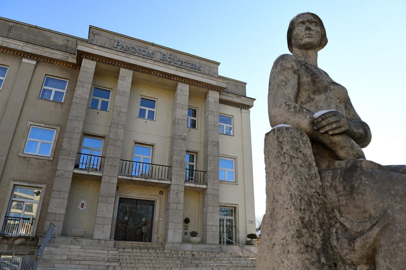 Navracsics Tibor vezeti a modellváltó Pannon Egyetem kuratóriumát