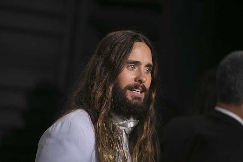Jared Leto kötélbiztosítás nélkül mászott egy milánói várfalon