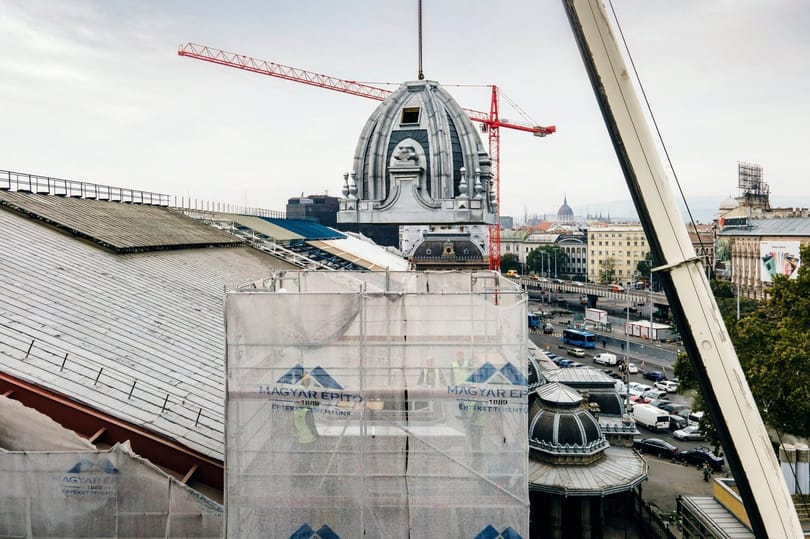 Új ütemmel folytatják a Nyugati pályaudvar felújítását, konténerpénztárakban lehet jegyet venni