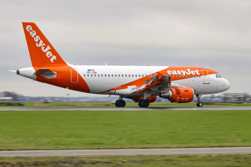 Összeakadt a szárnya az EasyJet két gépének Manchesterben – fotó