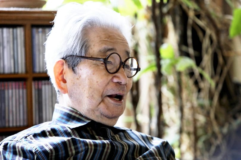 Meghalt Óe Kenzaburo Nobel-díjas japán író