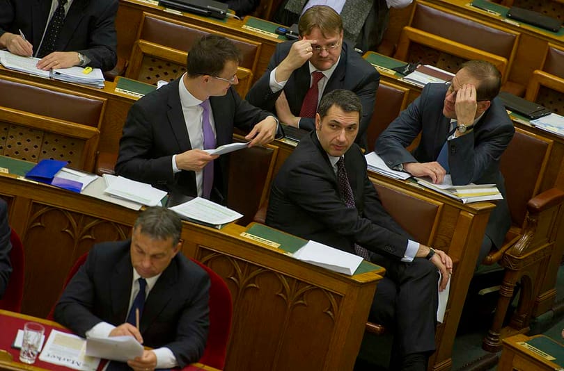 MSZP: sajnáljuk, hogy Lázár körömszakadtáig kitart Orbán mellett