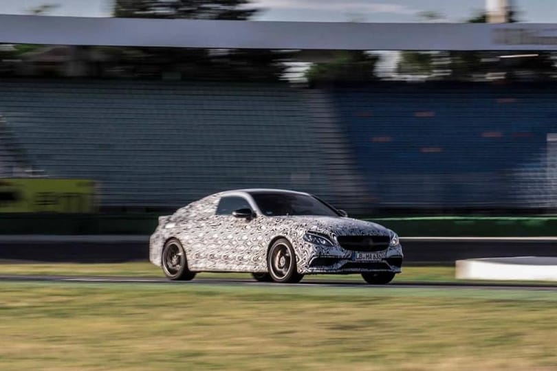 Hivatalos fényképeken a Mercedes hamarosan érkező 500 lóerős sportkupéja