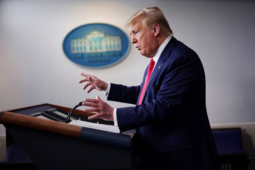 Trump nem vállalja a felelősséget, ha valaki fertőtlenítőt iszik a koronavírusra