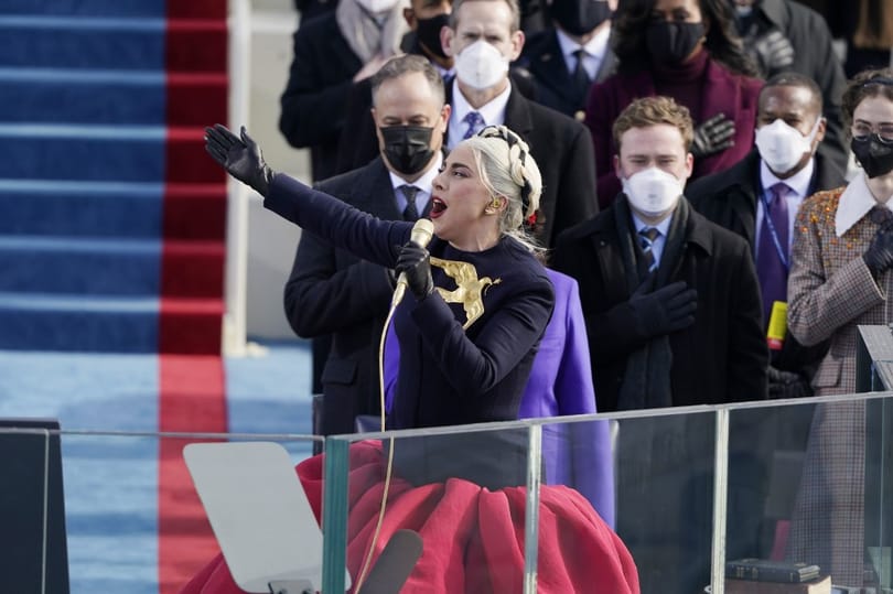 Lady Gaga azt állítja, a Biden-beiktatáson viselt emlékezetes ruhája golyóálló volt