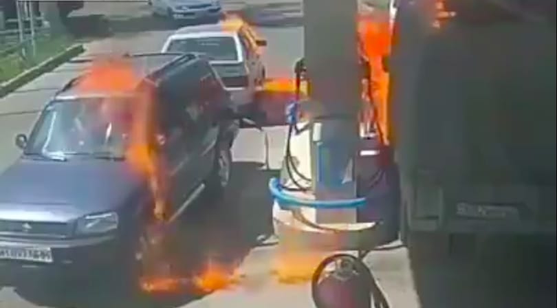 A hónap dolgozója a kazah kamionos, aki öngyújtóval nézett bele a tankba – videó