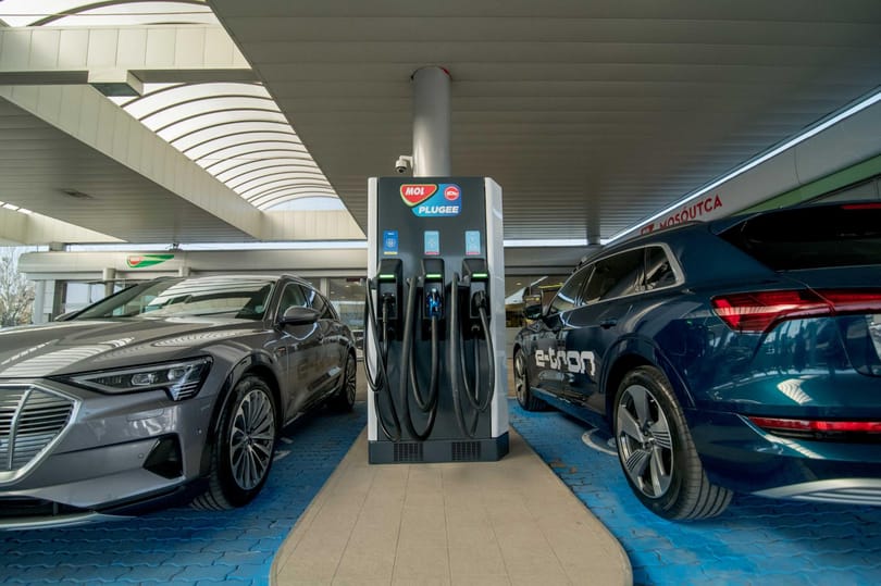 Még nem Tesla Supercharger, de elég gyors töltőt adott át a Mol