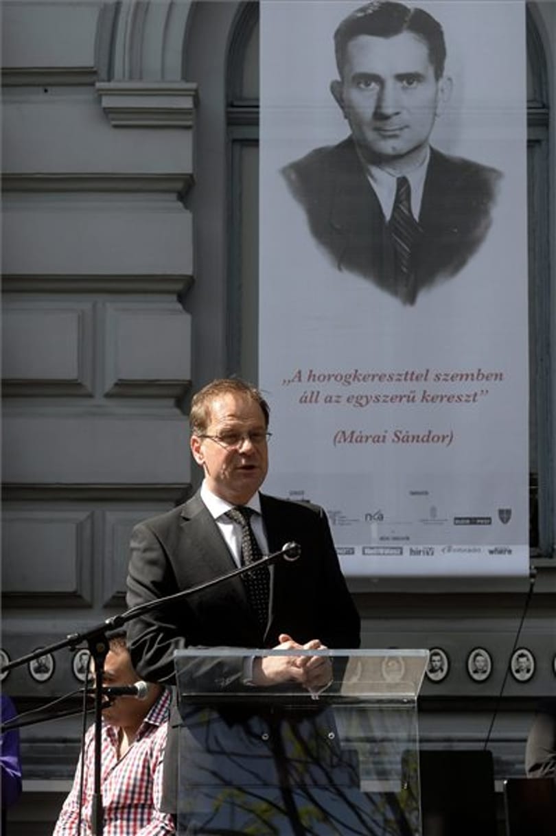Navracsics a holokausztról: Tovább kell lépni a 21. századba