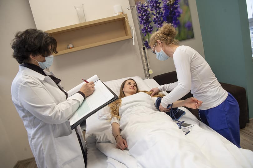 Negatív következményei is lehetnek a megemelt orvosbérnek