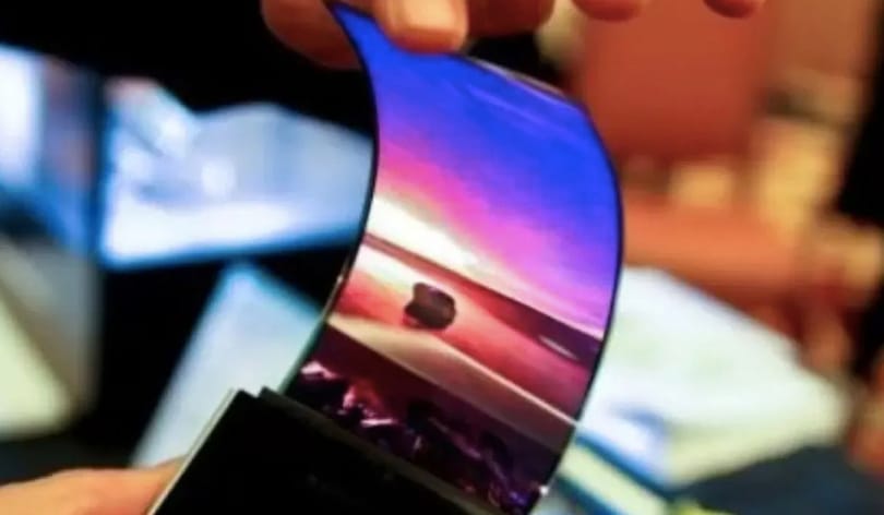 A feltekerhető tévé után jöhetnek a feltekerhető telefonok – videó