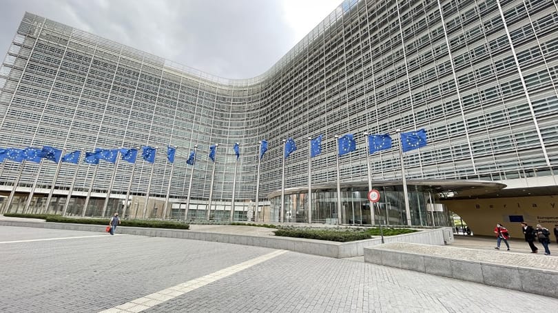 Gyanús, fehér port tartalmazó borítékot találtak az Európai Bizottság épületében