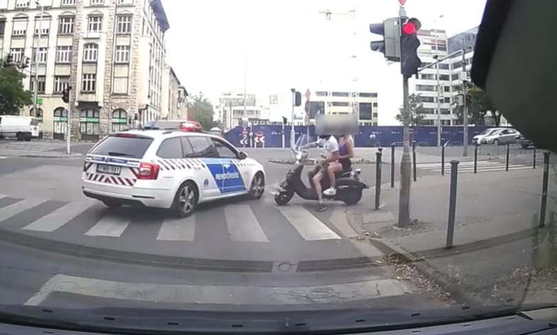 Robogós párossal kergetőztek a rendőrök Pesten – videó