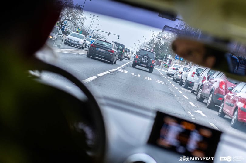 Vitézy: Elutasította a belügyminiszter, hogy rendszámfelismerő kamerák segítségével lehessen bírságolni a tömegközlekedés akadályozóit