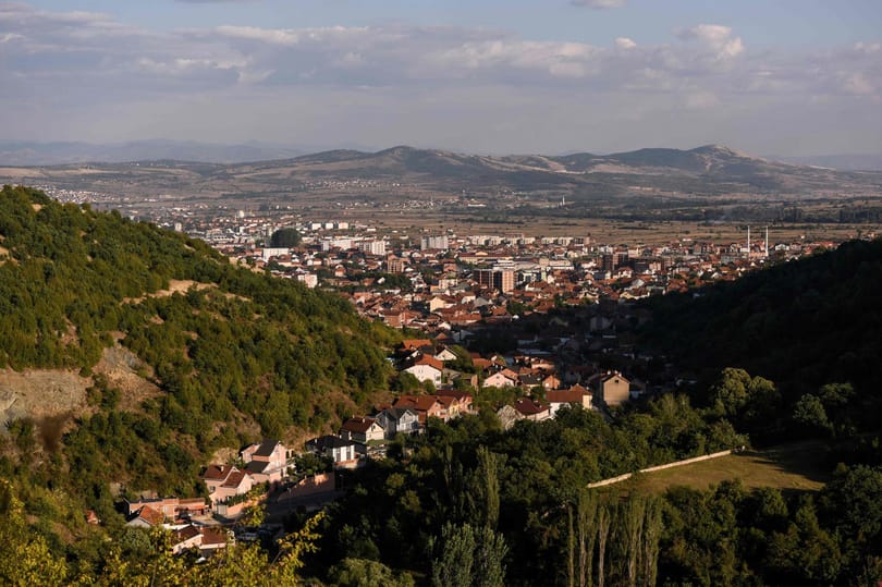 Szerb fiatalokra lőttek rá Koszovóban