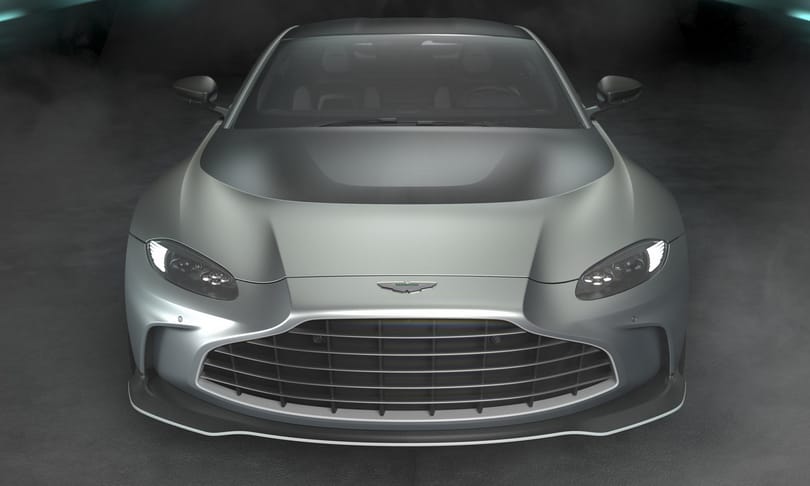 700 lóerővel és biturbó V12-es motorral debütált az új Aston Martin