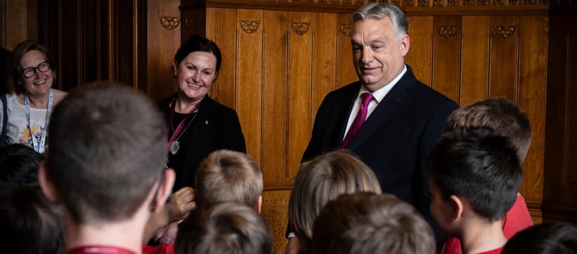 Orbán kis focistákat fogadott, és mészároslőrinci intelmekkel látta el a gyerekeket 