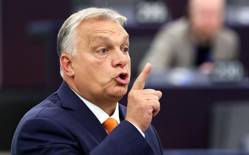 Míg Magyar Péter ígérget, Orbán Viktor osztogat és fenyeget