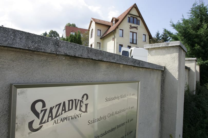 Hiába nyertünk pert, mégsem tudhatjuk meg, milyen munkát végzett 6,8 milliárdért a Századvég