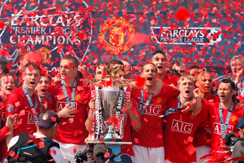 Sneijdert és Ashley Youngot venné meg a Manchester United