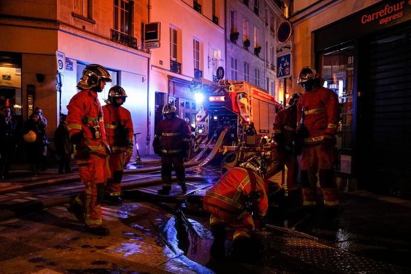 Csoportos nemi erőszakkal vádolják a párizsi tűzoltókat