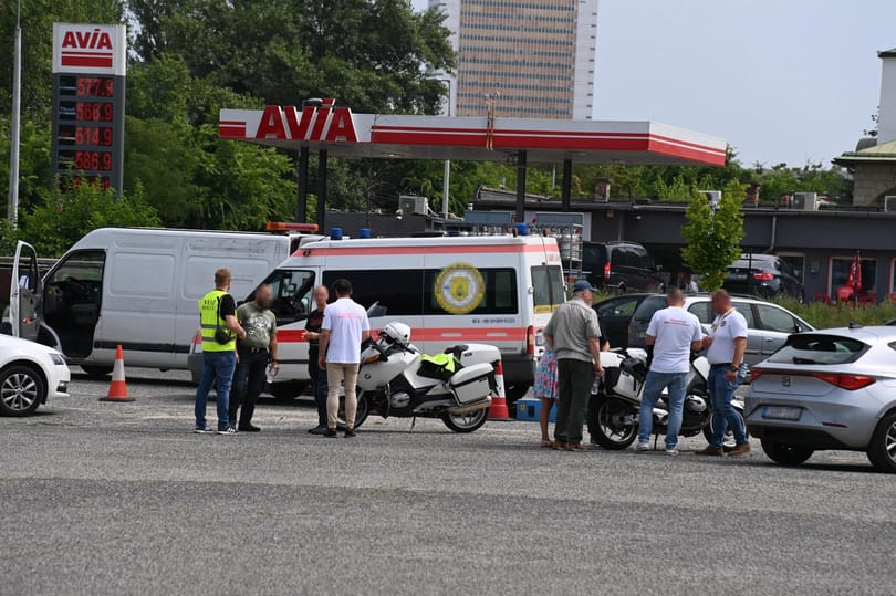 Engedély nélkül, pénzért szállítottak betegeket egy „kamu esetkocsival” Budapesten