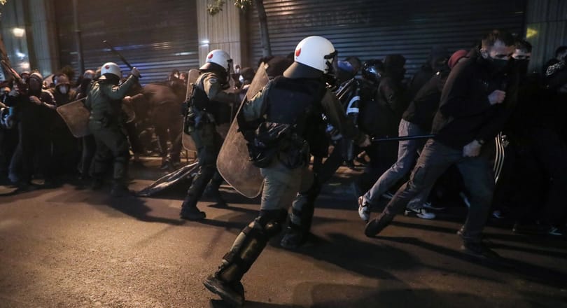 Tüntetők csaptak össze rendőrökkel több görög városban