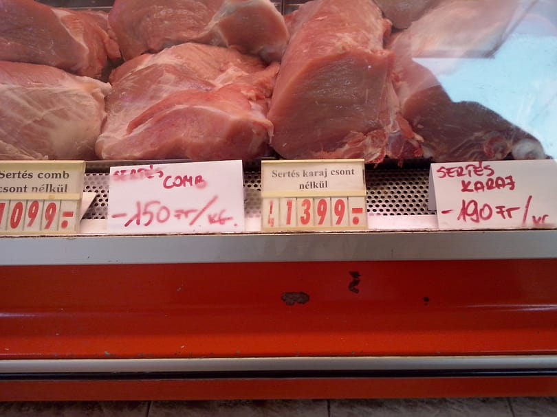 Disznóhúst automatából: egy hentesüzlet meglépte