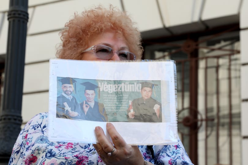 A DK ificsapata tüntetett elsőként a CEU mellett