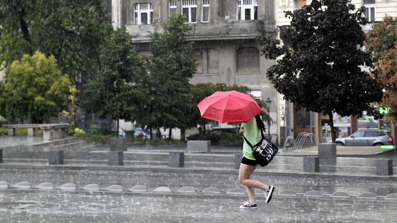 A fél országra figyelmeztetést adtak ki zivatarok miatt