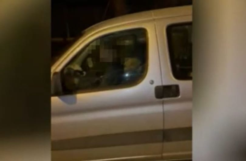 Anyja ölében ülve vezetett egy gyerek a Ferihegyi úton – videó