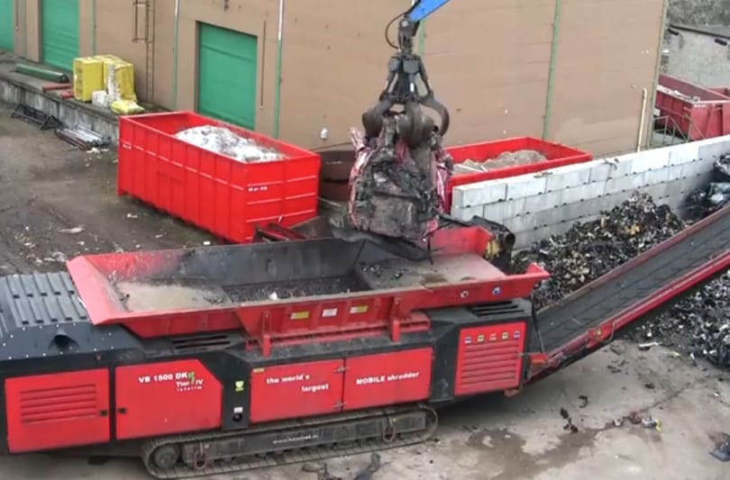 Előbb-utóbb minden autó itt végzi... – videó