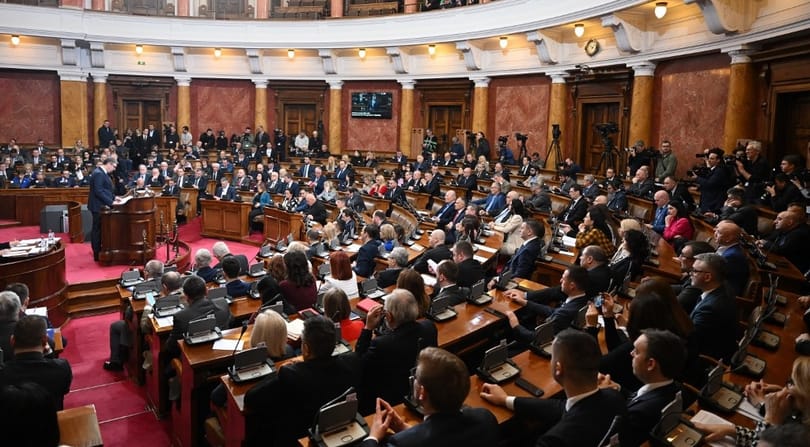 Pornófilmet nézett egy szerb képviselő a parlamentben