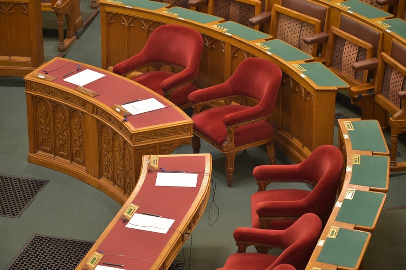 Ma még nyolc törvényt hozhat, aztán hetekig pihen az Országgyűlés